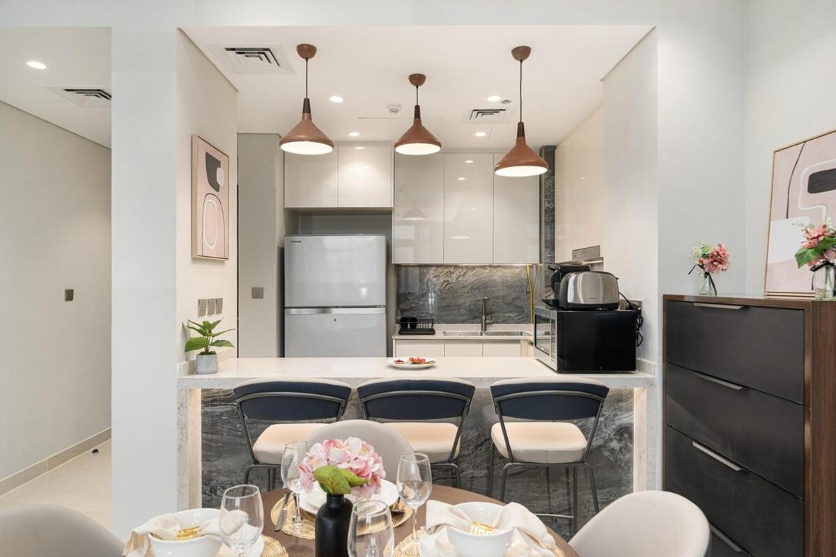 Royal Vista At Nobles Tower - Business Bay Views - Brand New Luxury 3br Appartement *
